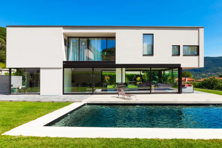 extension d'une grande maison moderne